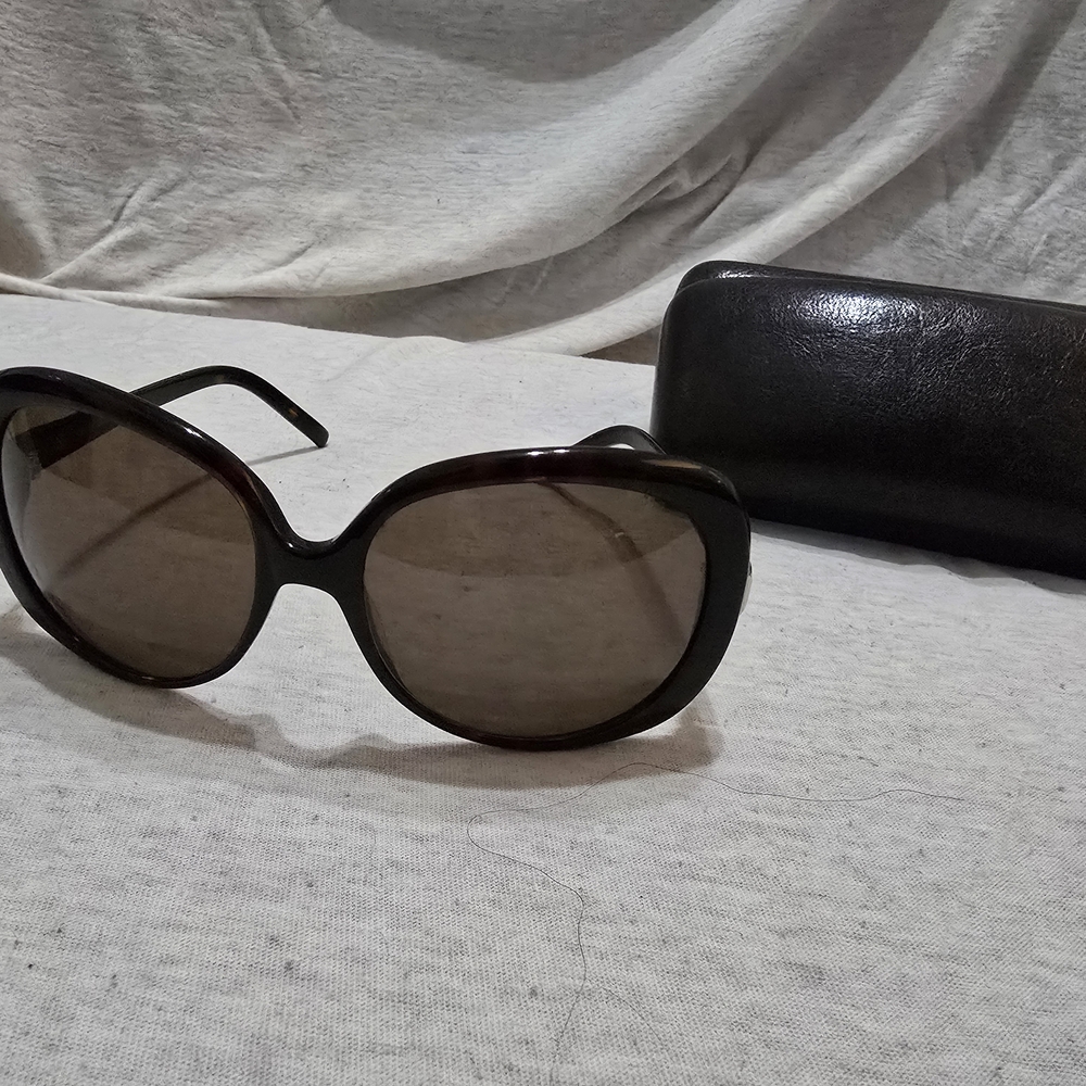Oversized Black Sunglasses with Large Round Lenses